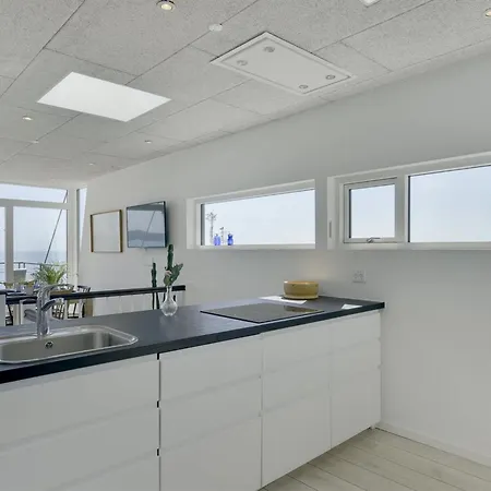 Herewardus - 10m To The Fjord By Interhome