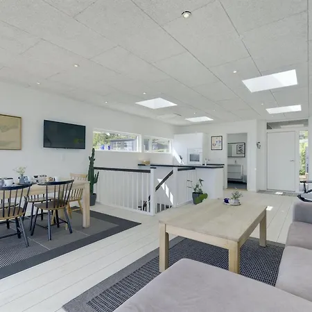 Herewardus - 10m To The Fjord By Interhome Vakantiehuis *