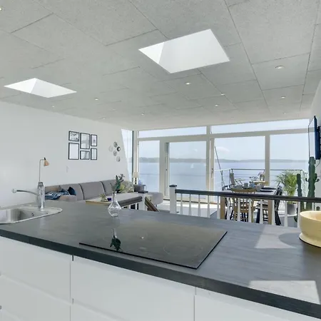 Herewardus - 10m To The Fjord By Interhome