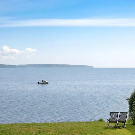 Herewardus - 10m To The Fjord By Interhome Vakantiehuis